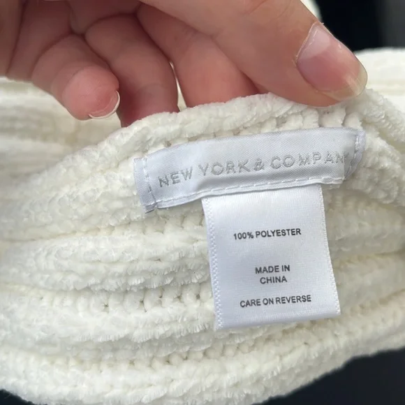 White Knit Circle Scarf NY&Co. - Picture 2 of 2